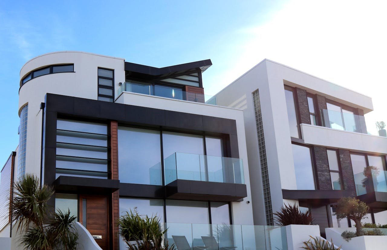 about-01 Contemporary luxury home with glass balconies in Poole, UK, showcasing modern architectural design.